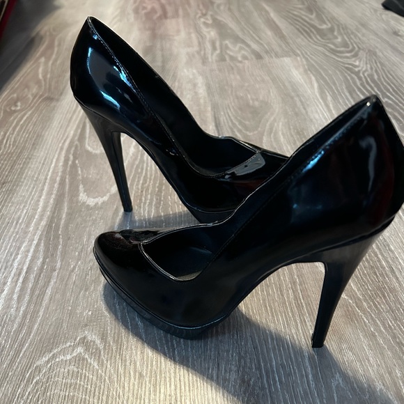 JustFab Shoes - JustFab black pumps